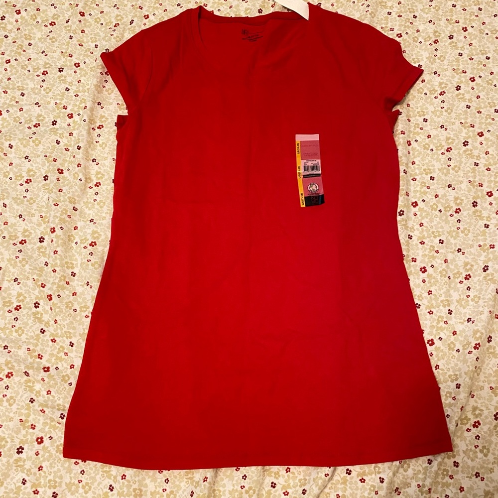 red women’s tee